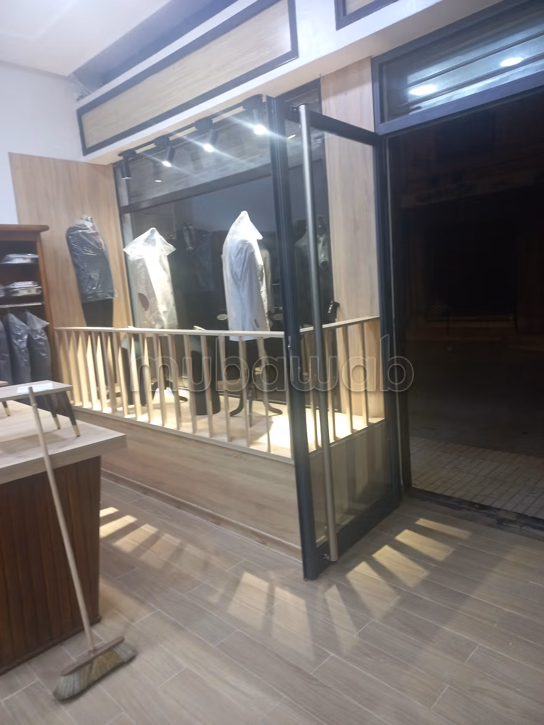 Local commercial en location en Centre ville.
Surface de 140 m².
Climatisation