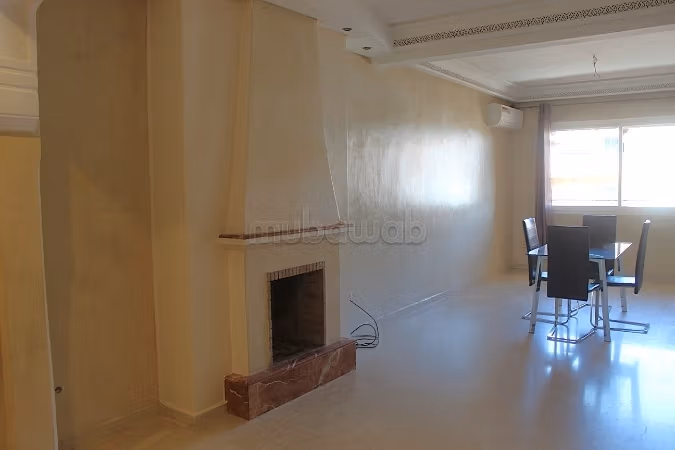 Bel appartamento con 2 camere da letto in affitto vuoto