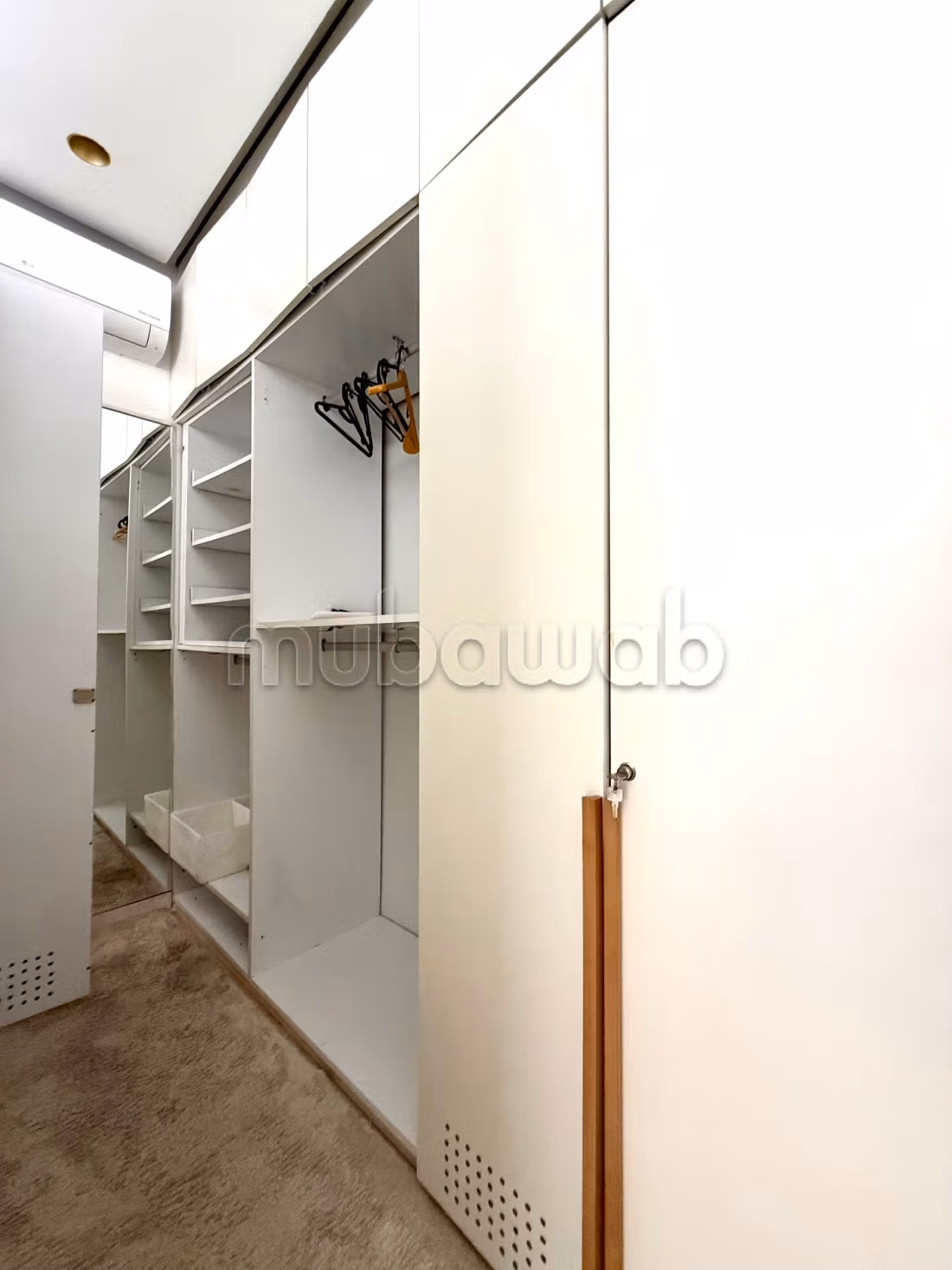 Flat for rent in Racine. Surface area 110 m². Well equipped kitchen