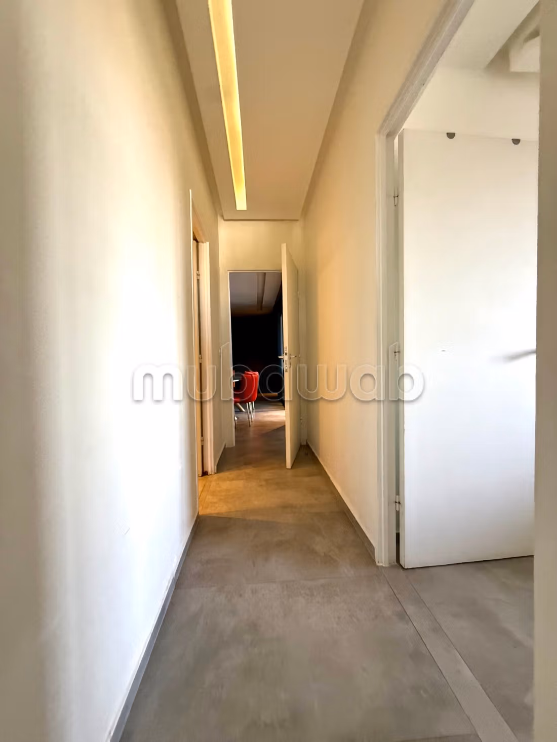 Flat for rent in Racine. Surface area 110 m². Well equipped kitchen
