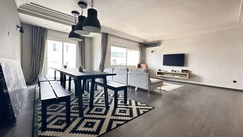 Apartment for rent in Racine. Small area 160 m². Storage unit