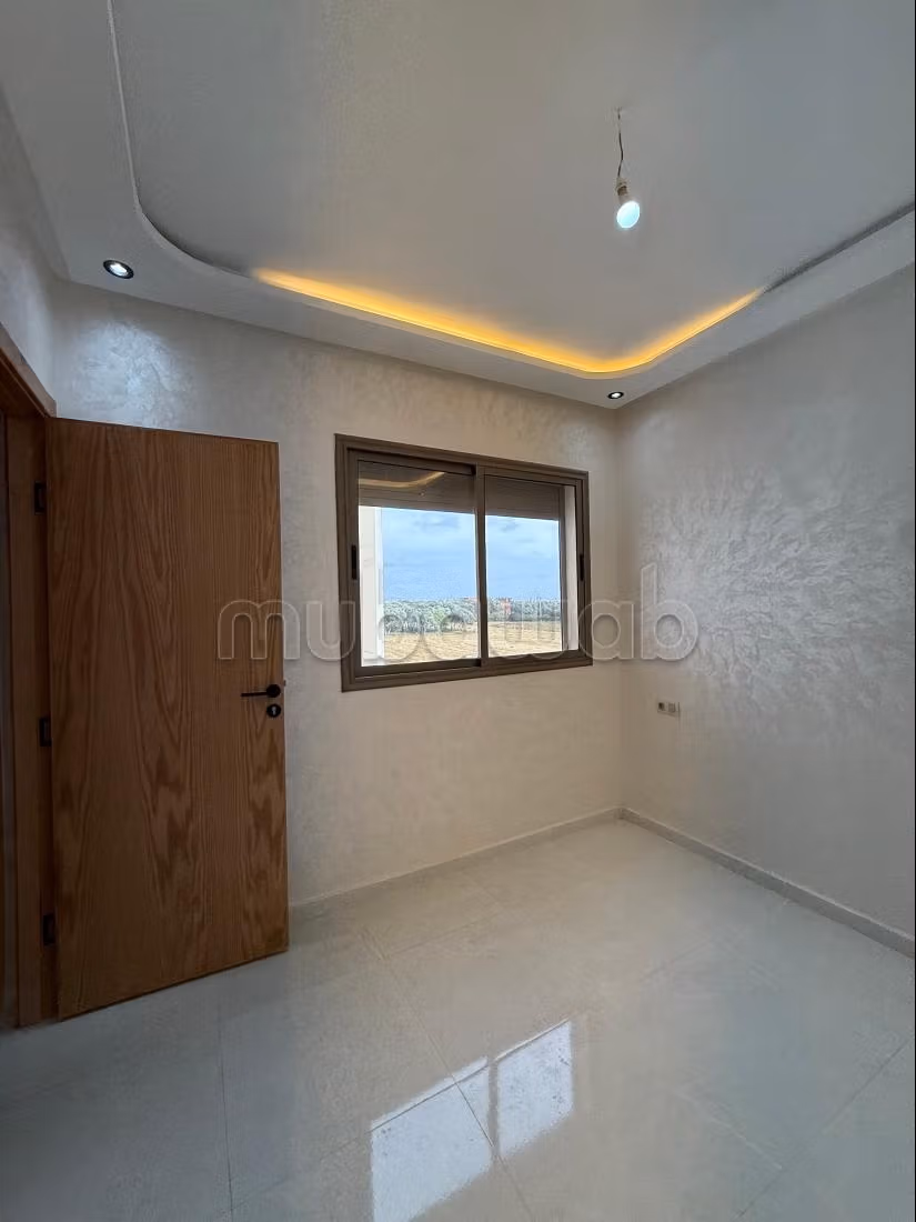 Piso en venta. 2 hermosas habitaciones. Salón tradicional y puerta blindada