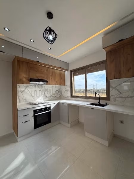 Piso en venta. 2 hermosas habitaciones. Salón tradicional y puerta blindada