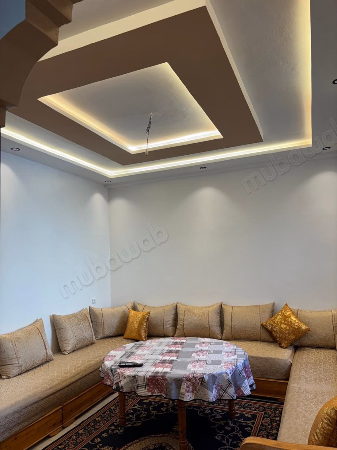 Location d'un appartement à Bab Enzh. 2 chambres. Porte blindée et vue sur mer