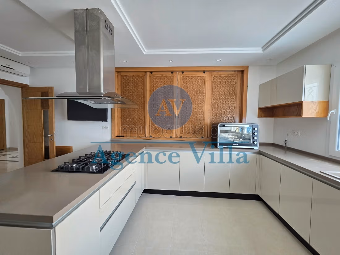 Villa di Prestigio a Gammarth Superiore