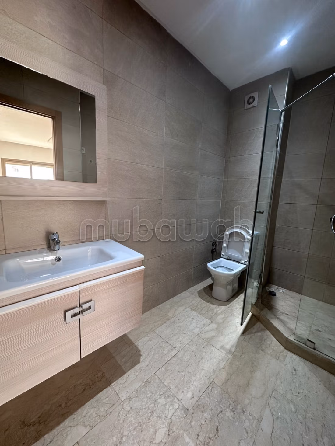 For rent beautiful empty apartment in California