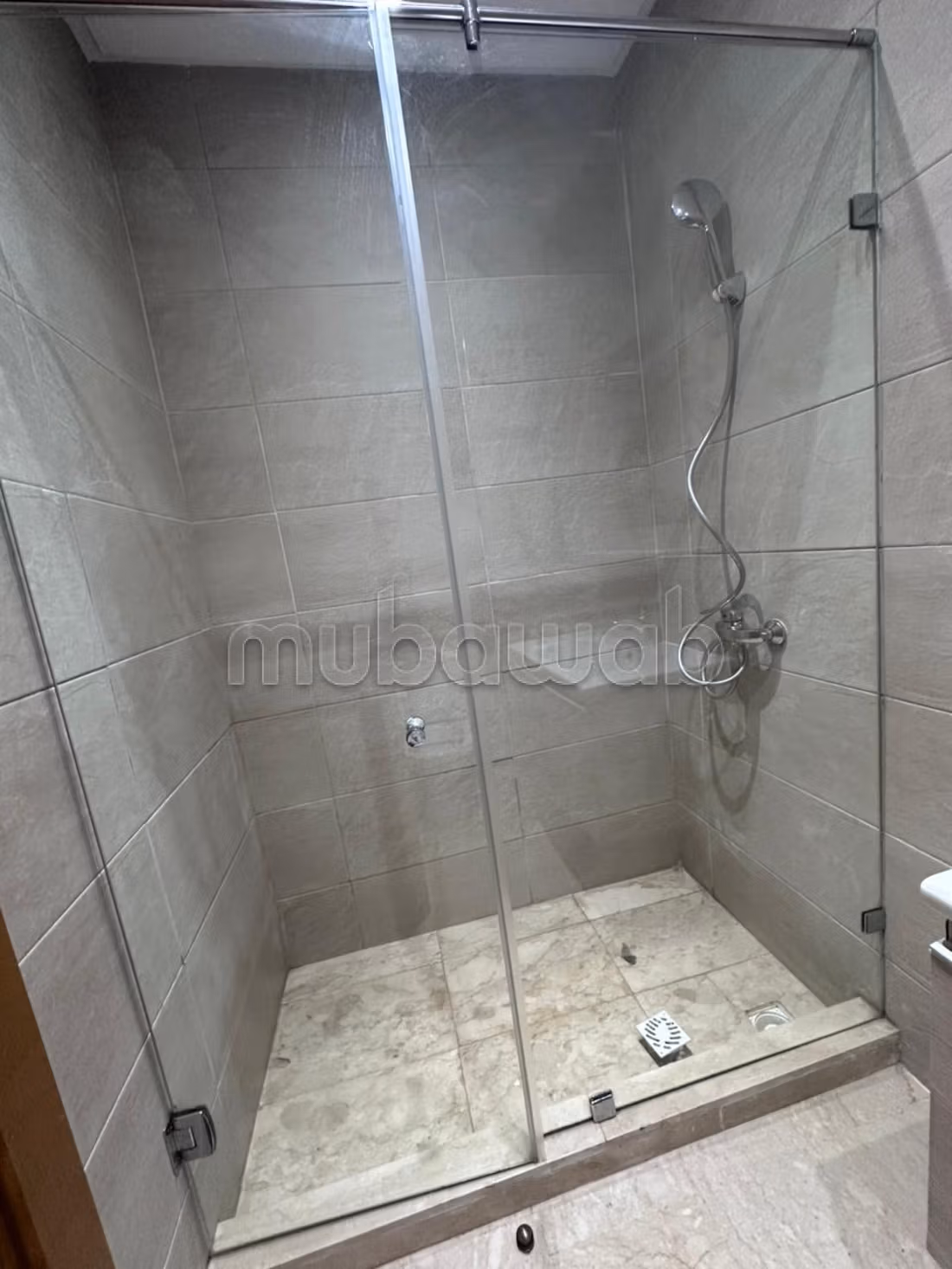 For rent beautiful empty apartment in California