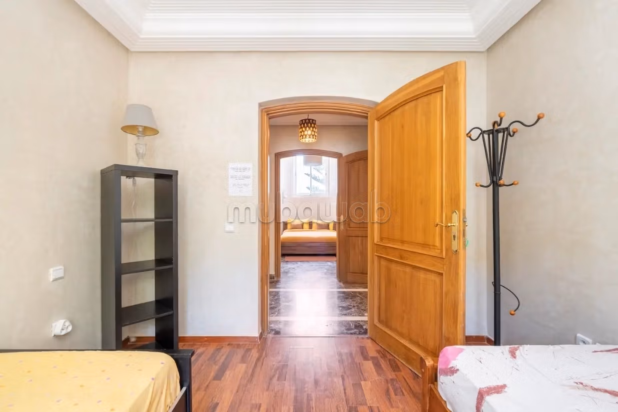 Villa de standing à louer pour vos vacances à Jbel Kbir. Superficie 1000 m². Jardin et terrasse