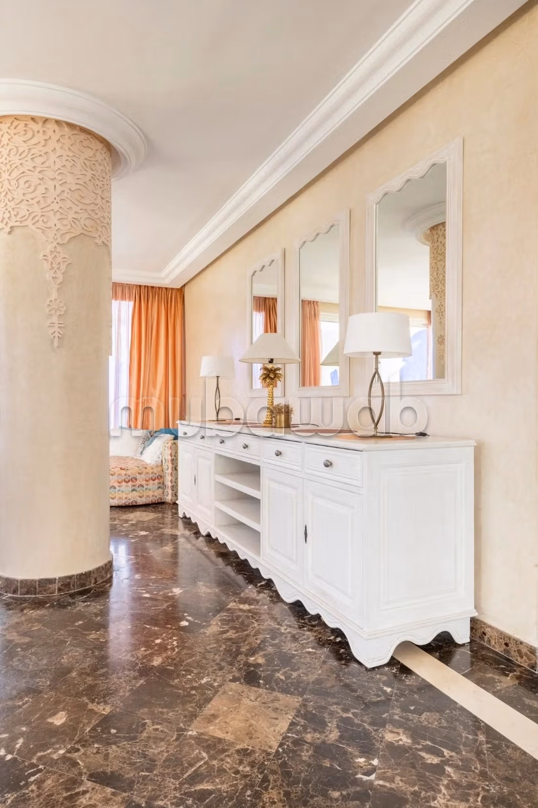 Villa de standing à louer pour vos vacances à Jbel Kbir. Superficie 1000 m². Jardin et terrasse