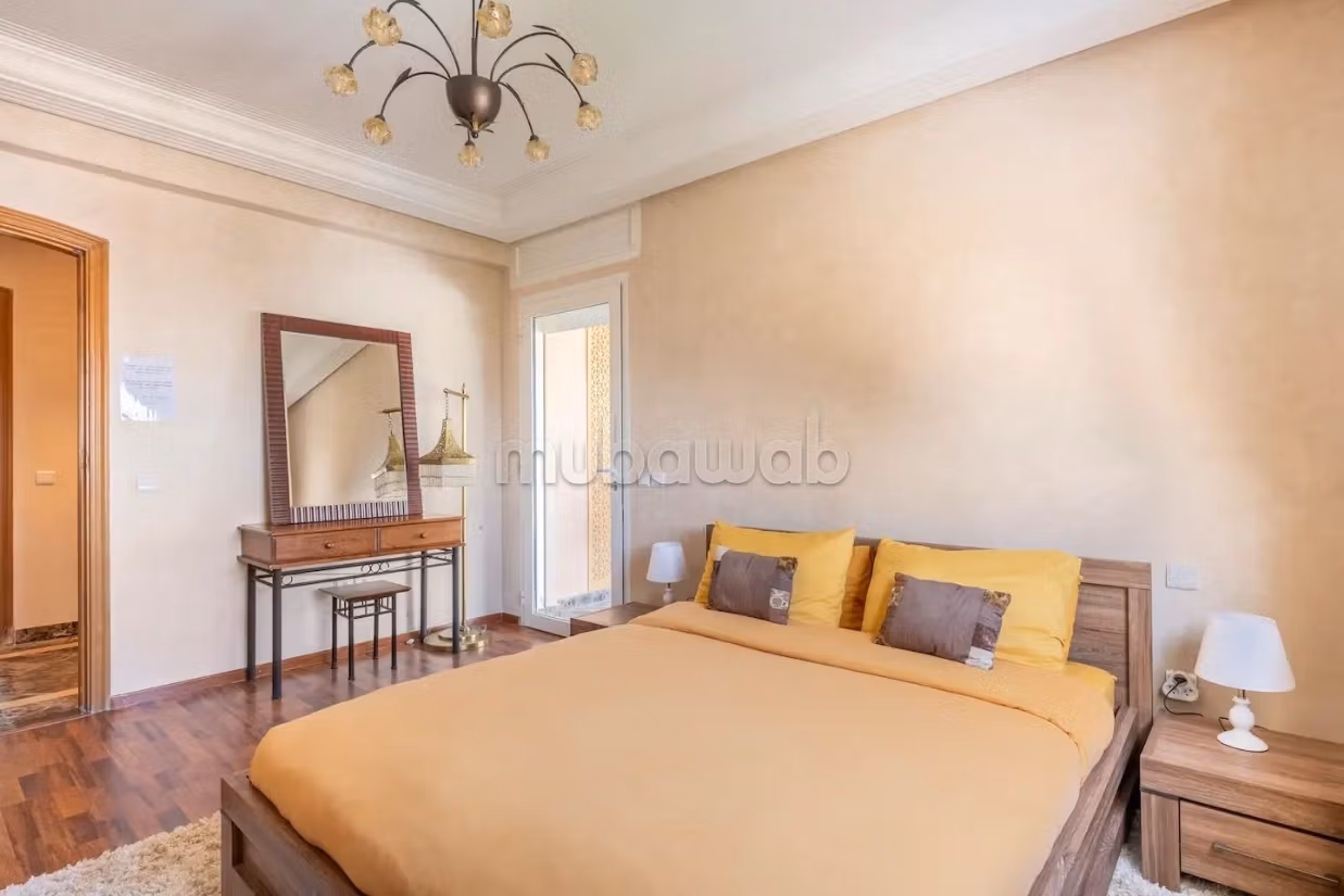 Villa de standing à louer pour vos vacances à Jbel Kbir. Superficie 1000 m². Jardin et terrasse