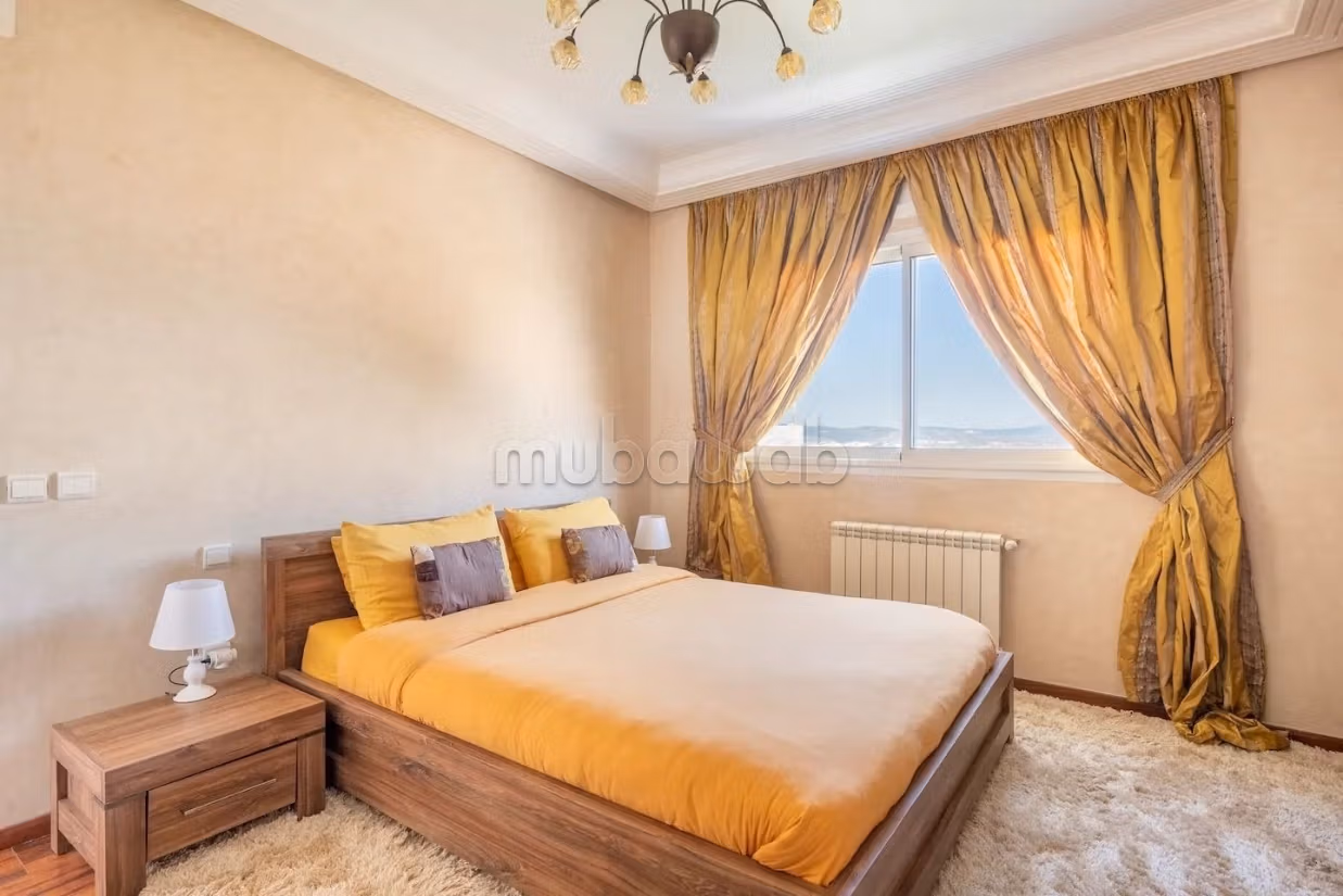 Villa de standing à louer pour vos vacances à Jbel Kbir. Superficie 1000 m². Jardin et terrasse