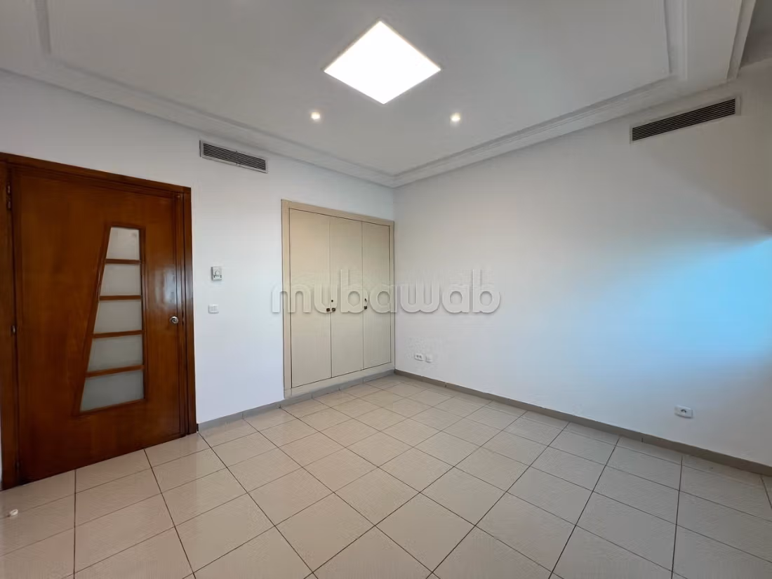 A louer Bureau de 217 m² en H5 au Lac 1