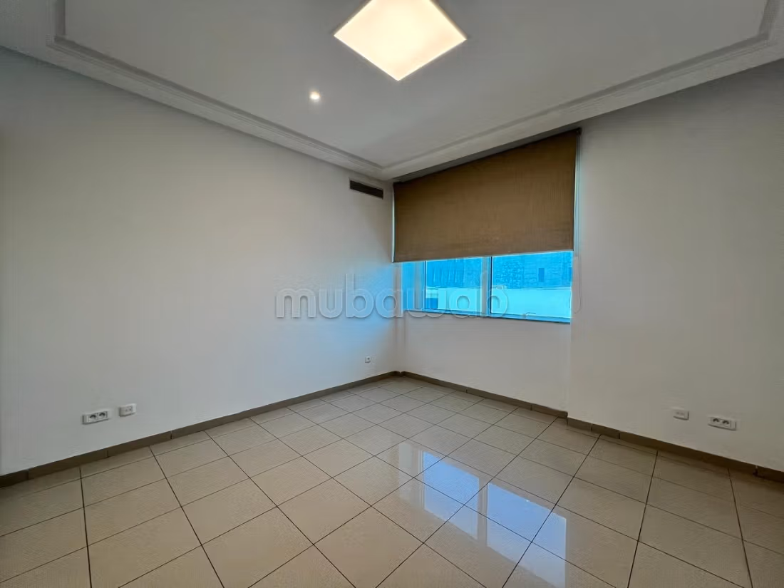 A louer Bureau de 217 m² en H5 au Lac 1