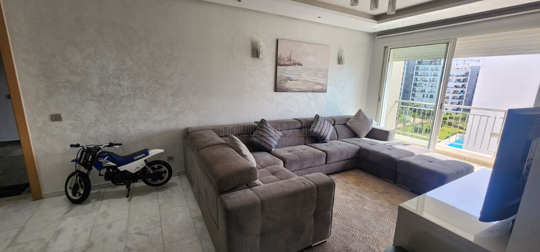 Appartamento arredato di prestigio in affitto a Hay Riad