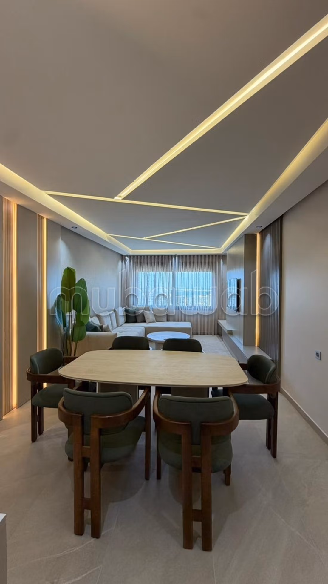 Appartement en location à De La Plage.
Surface de 130 m².
Meublé — 2
