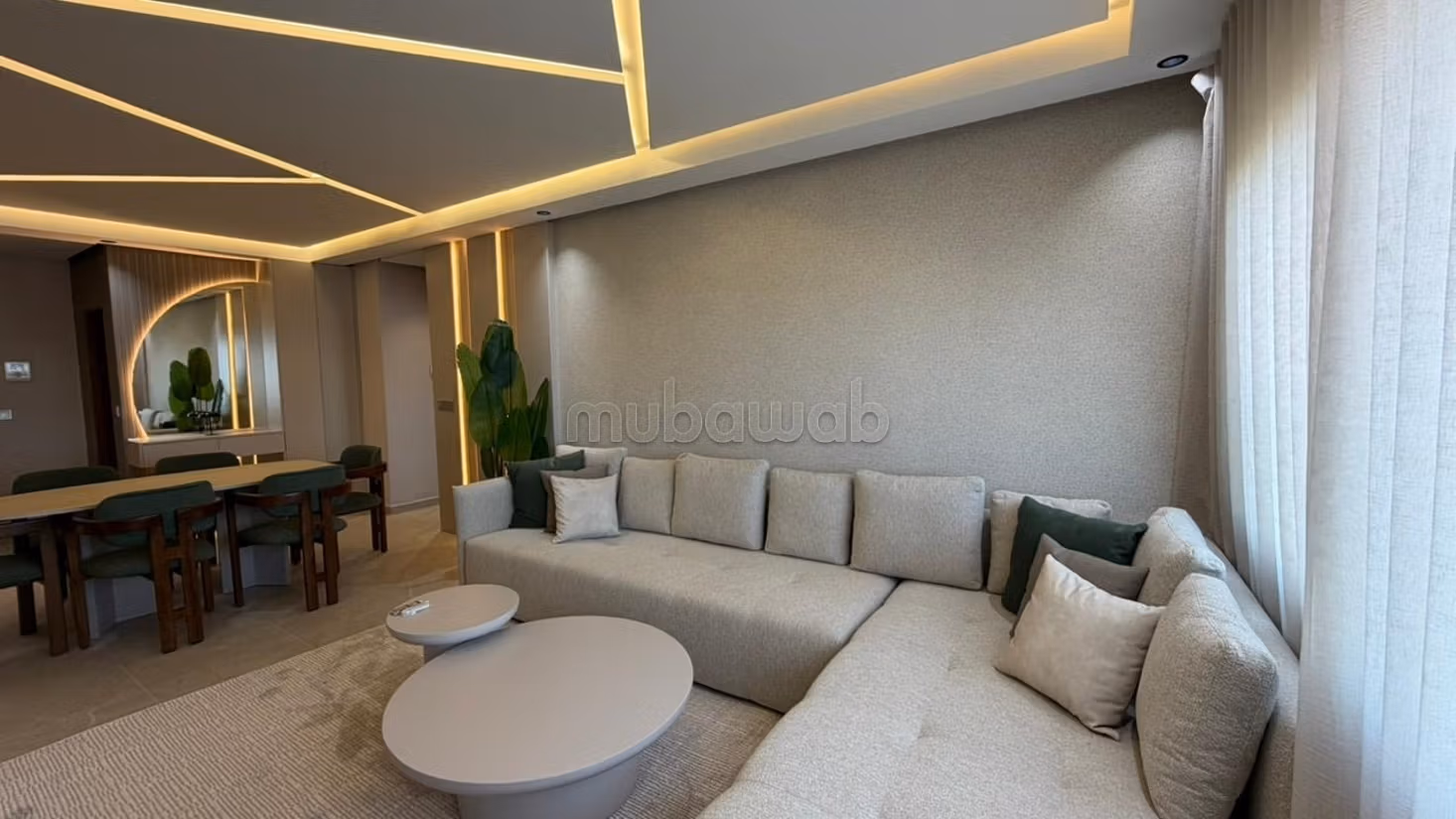 Appartement en location à De La Plage.
Surface de 130 m².
Meublé — 3