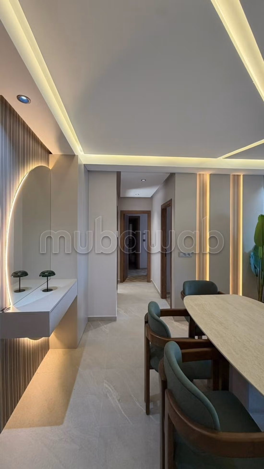 Appartement en location à De La Plage.
Surface de 130 m².
Meublé — 4