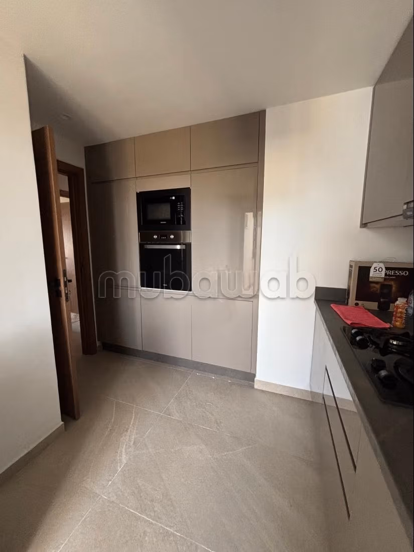Appartement en location à De La Plage.
Surface de 130 m².
Meublé — 6