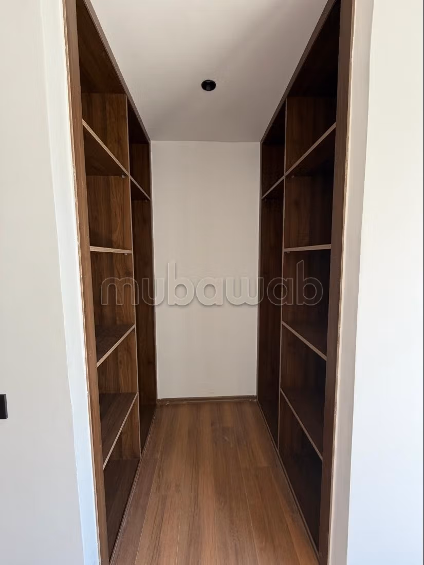 Empty apartment for rent in CFC