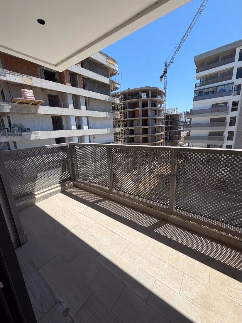 Empty apartment for rent in CFC