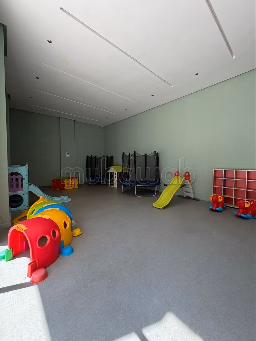 Empty apartment for rent in CFC