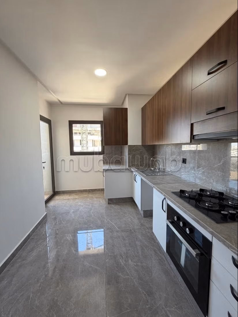 Empty apartment for rent in CFC