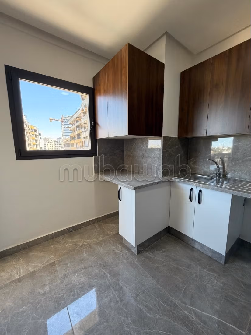 Empty apartment for rent in CFC