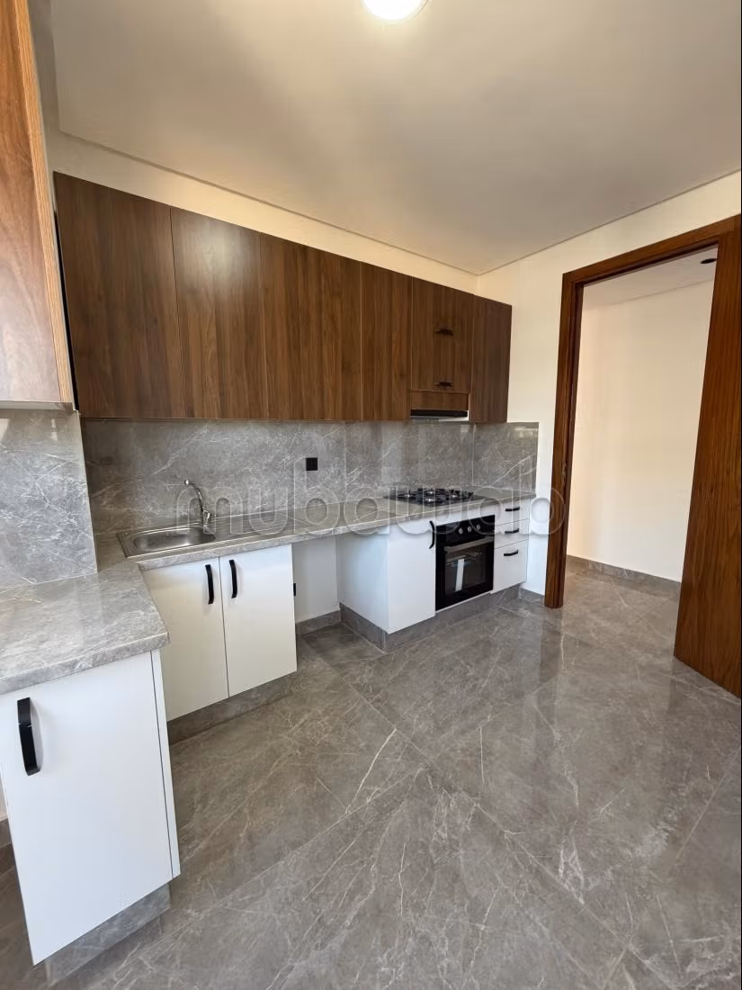 Empty apartment for rent in CFC