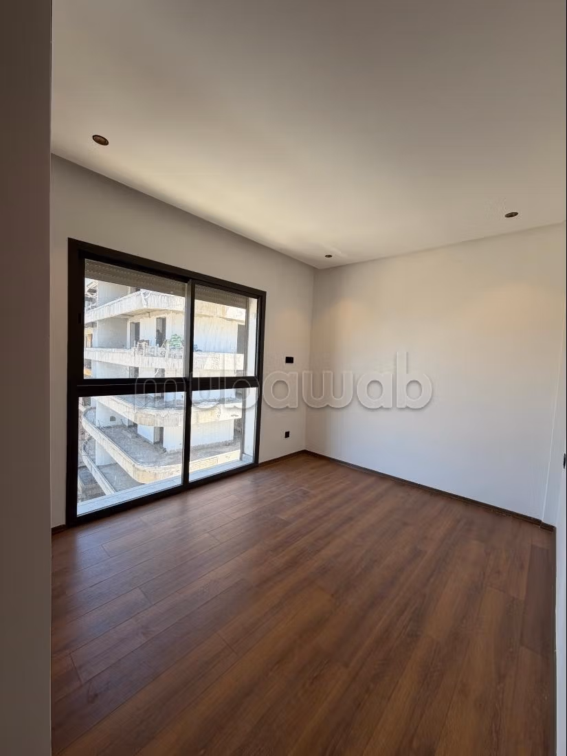 Empty apartment for rent in CFC
