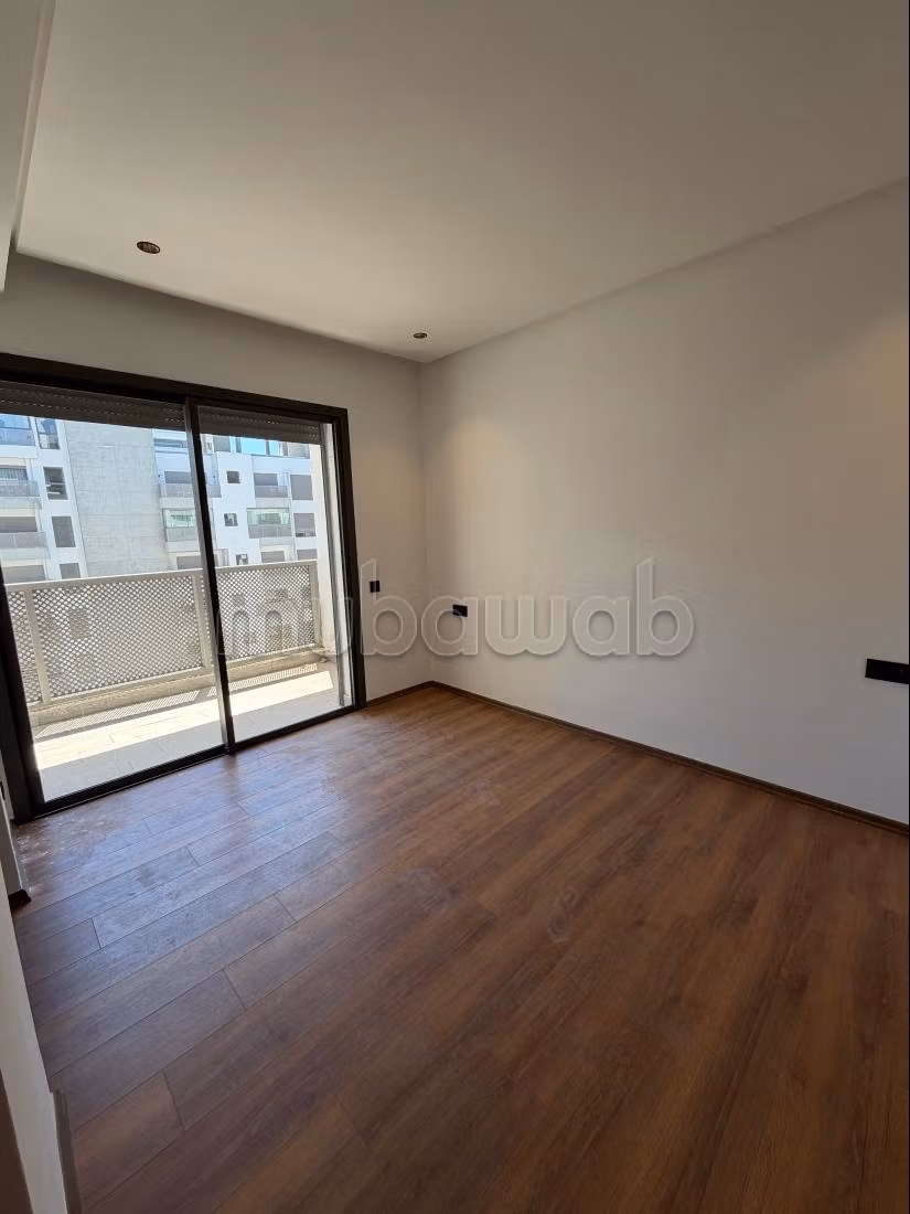Empty apartment for rent in CFC