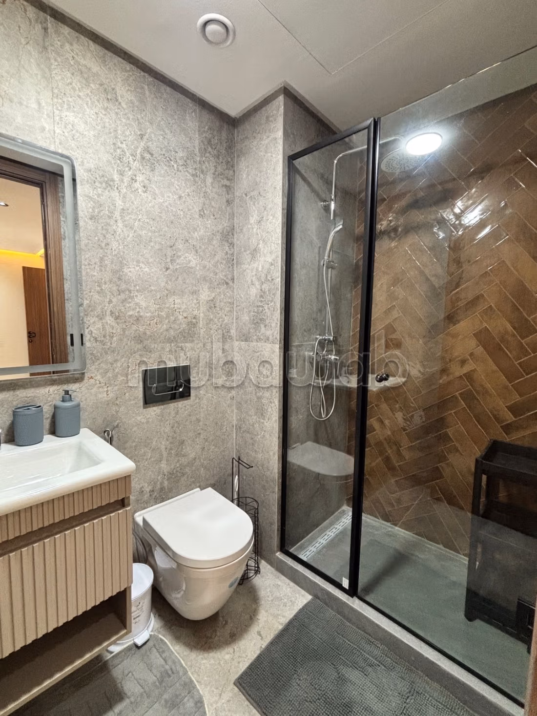 Studio nuovo, completamente arredato nel quartiere Palmiers