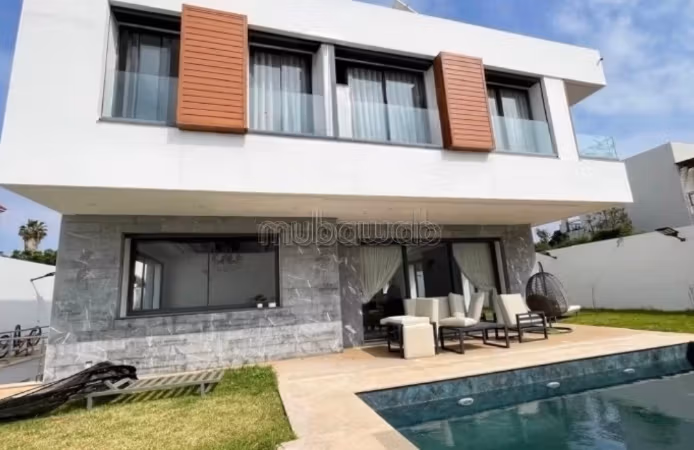Maison de luxe à louer à Riyad. 
Superficie 800 m². 
Bien meublé