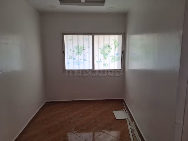 Bureau 1 etg en face mosque tarik 3500 dh