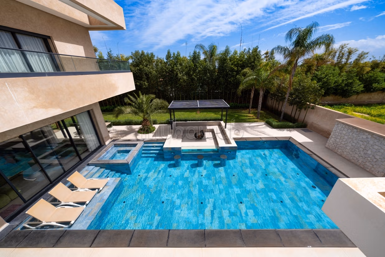 Luxe villa te huur met verwarmd jacuzzi Oppervlakte 400 m². Gemeubileerd