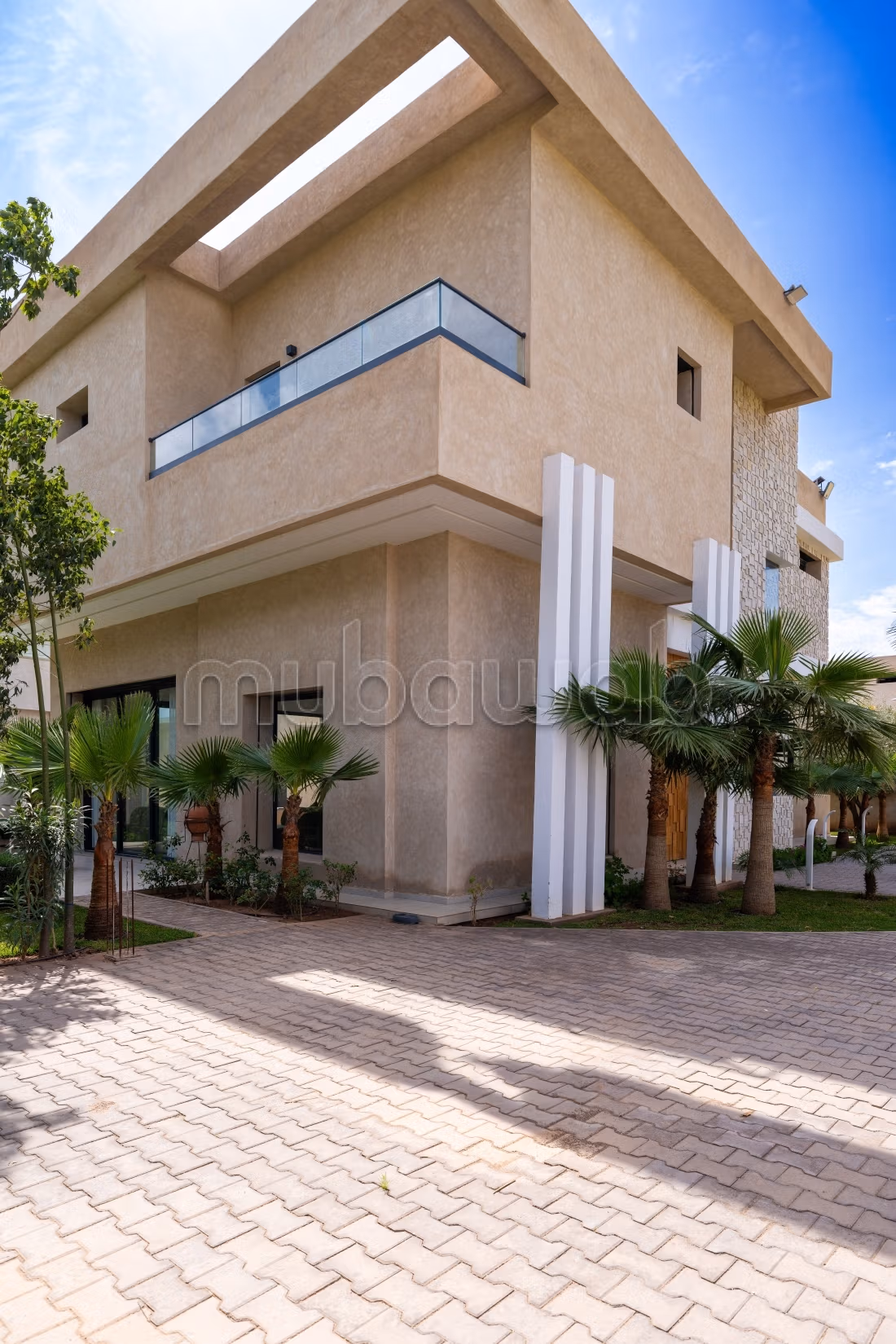 Luxe villa te huur met verwarmd jacuzzi Oppervlakte 400 m². Gemeubileerd