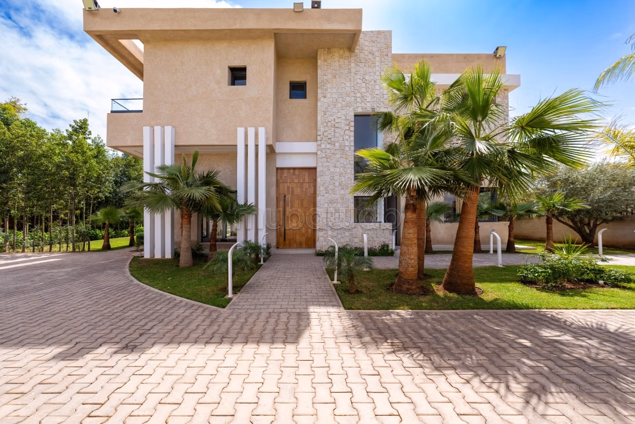 Luxe villa te huur met verwarmd jacuzzi Oppervlakte 400 m². Gemeubileerd