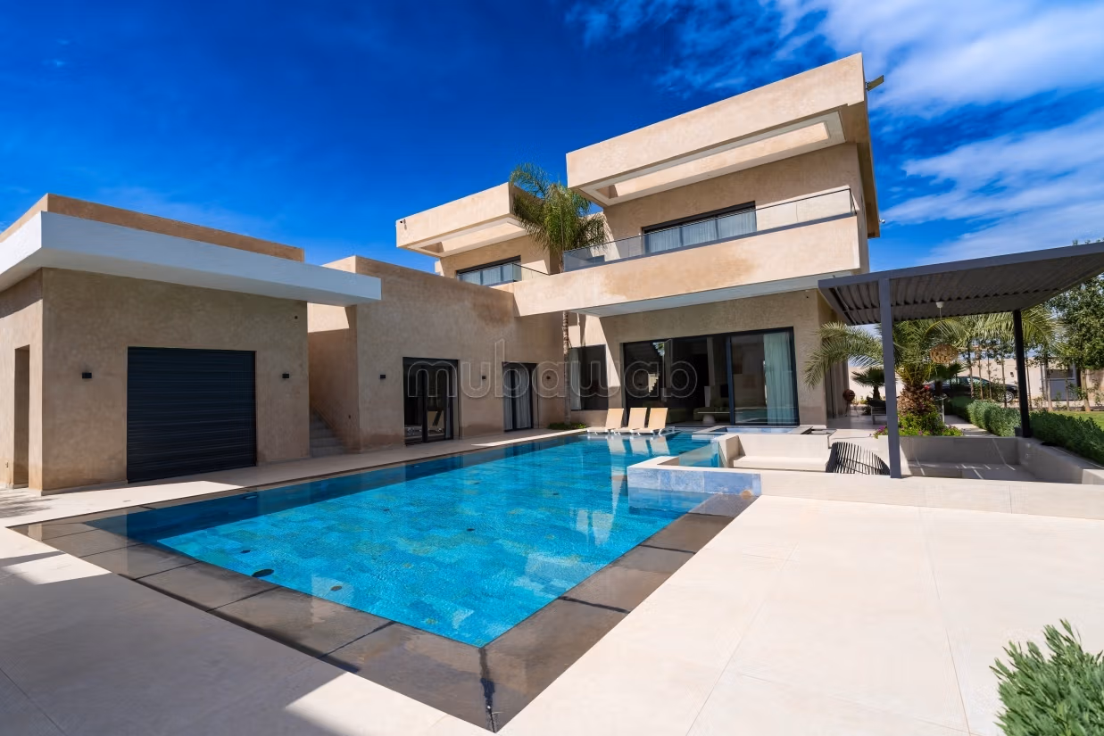 Luxe villa te huur met verwarmd jacuzzi Oppervlakte 400 m². Gemeubileerd
