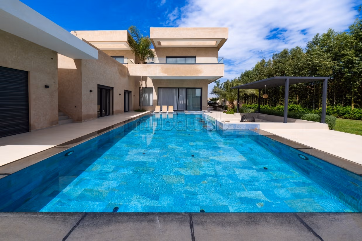 Luxe villa te huur met verwarmd jacuzzi Oppervlakte 400 m². Gemeubileerd
