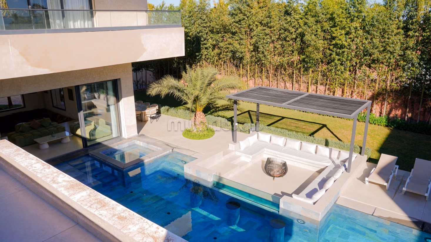 Luxe villa te huur met verwarmd jacuzzi Oppervlakte 400 m². Gemeubileerd