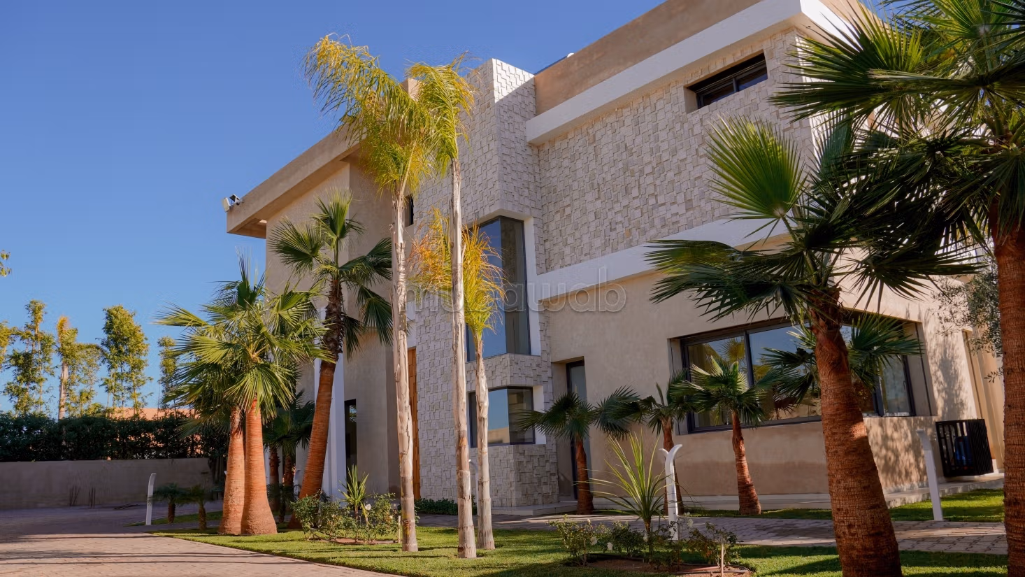 Luxe villa te huur met verwarmd jacuzzi Oppervlakte 400 m². Gemeubileerd
