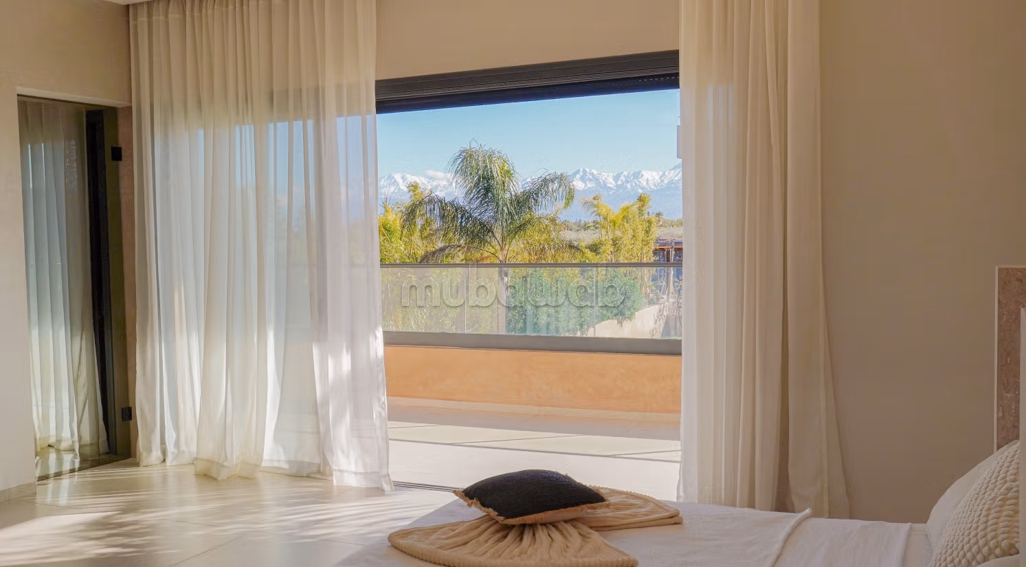 Luxe villa te huur met verwarmd jacuzzi Oppervlakte 400 m². Gemeubileerd