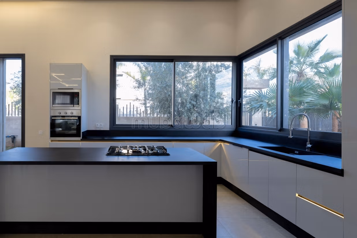 Luxe villa te huur met verwarmd jacuzzi Oppervlakte 400 m². Gemeubileerd