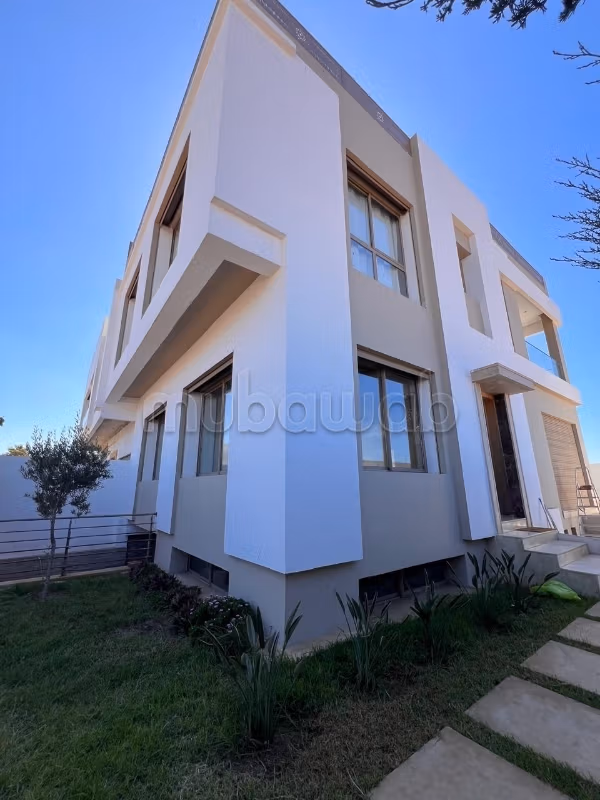 Magnifique villa à vendre à Plage Oued Cherrat.
Superficie 250 m²