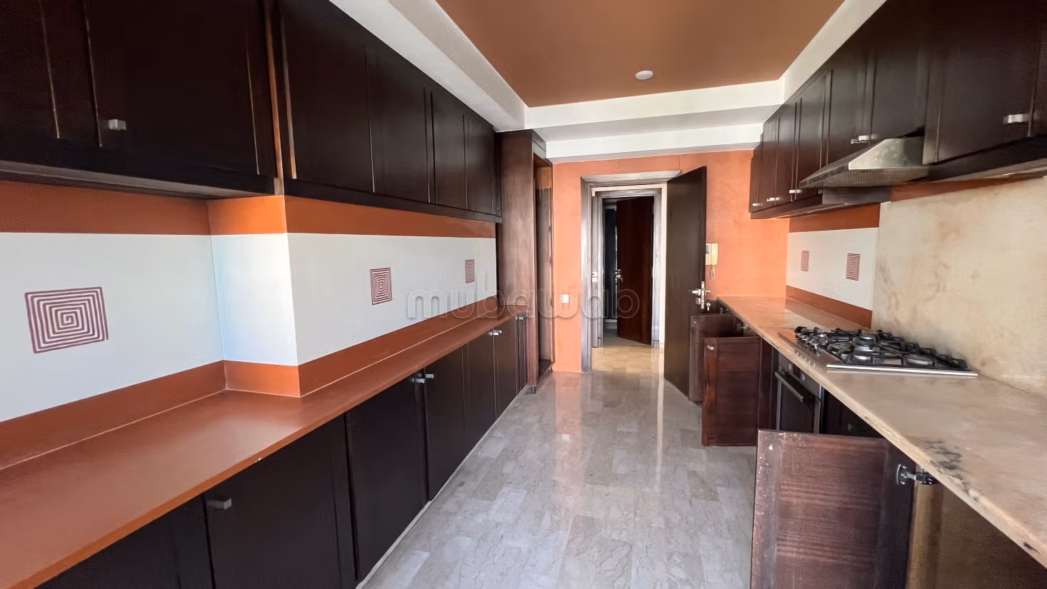 Appartement à louer à Riyad.
3 belles chambres.
Fenêtres avec double vitrage et porte blindée — 4