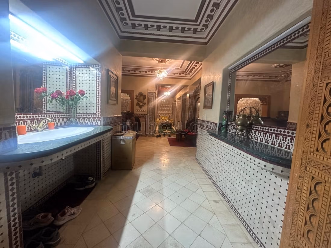 Very beautiful villa with a workshop on 3300 m² equipped