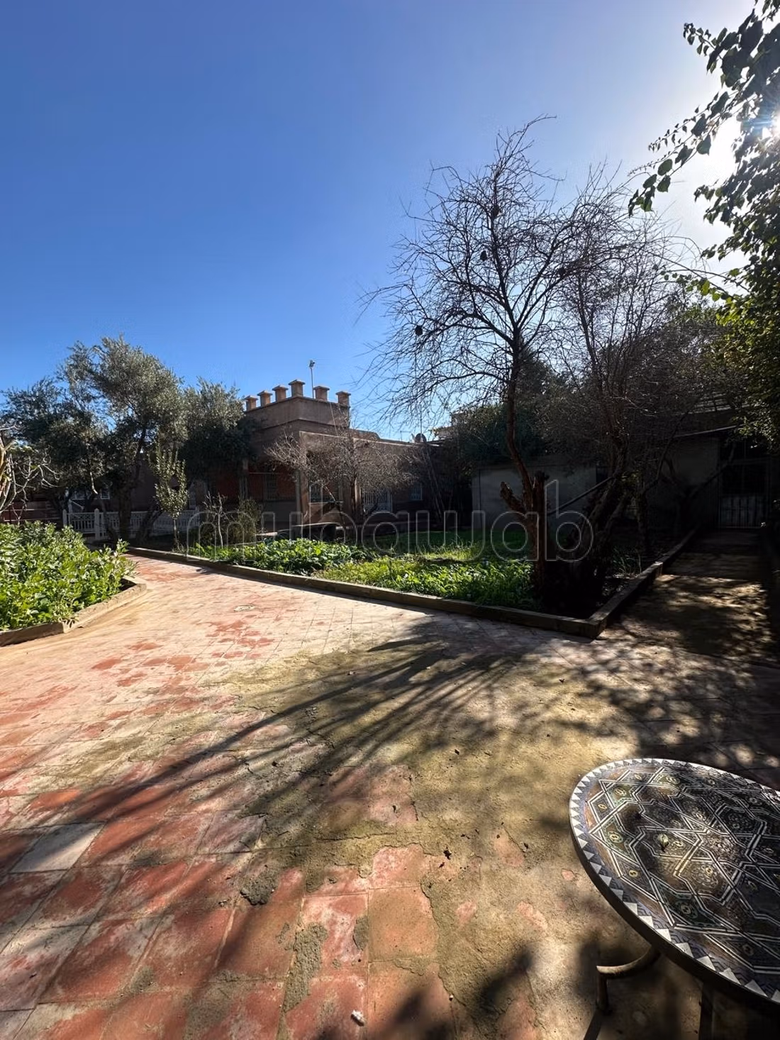 Very beautiful villa with a workshop on 3300 m² equipped