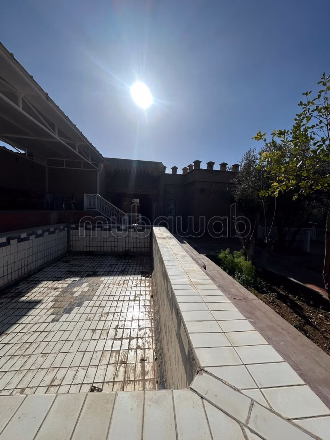 Very beautiful villa with a workshop on 3300 m² equipped