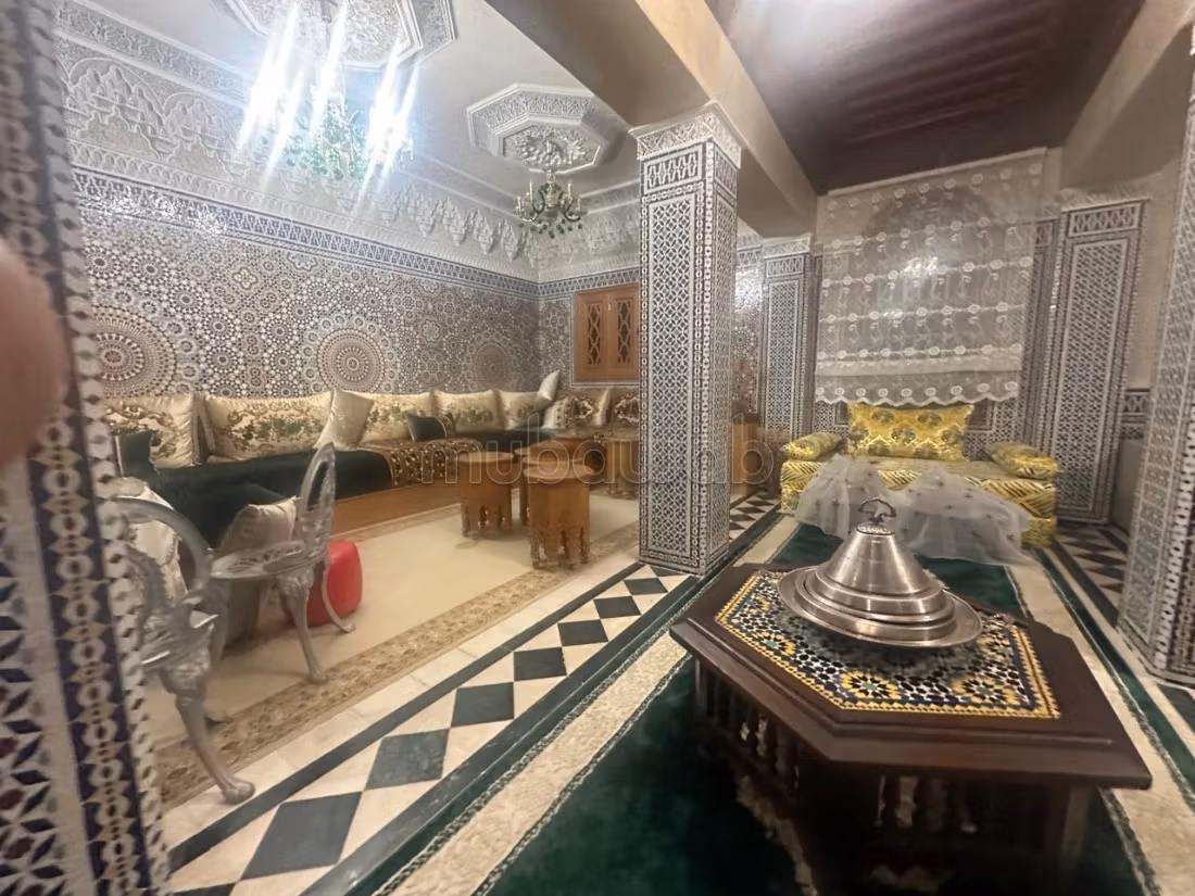 Very beautiful villa with a workshop on 3300 m² equipped