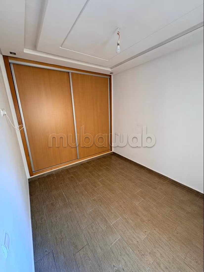 Appartement en vente à Plage Oued Cherrat. 3 grandes pièces. Antenne parabolique, résidence sécurisée — 5