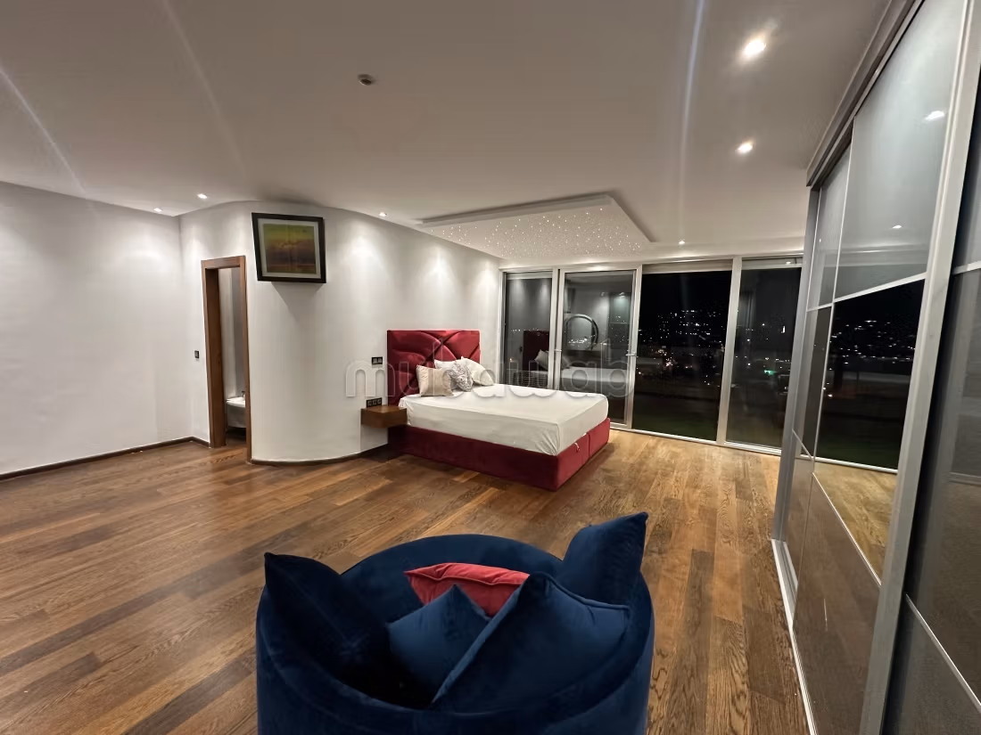 Penthouse in Iberie. Dimension 200 m². Exceptional mountain view, Soundproofing